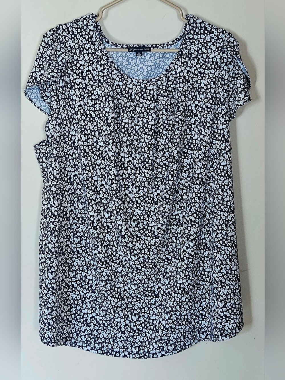 2X Adriana Pappel Black & White Floral Scoop Neck Women’s Blouse